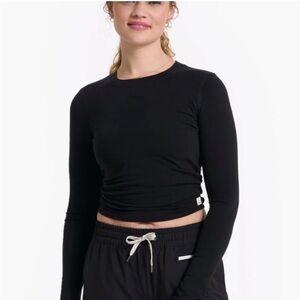 DISCONTINUED Vuori Long-Sleeve Coast Crop Crew in Black